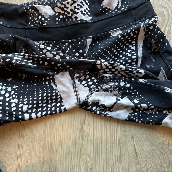 Lululemon Inspire Women’s Tight II size 4 legging Mesh Luxtreme White Black - Picture 7 of 11